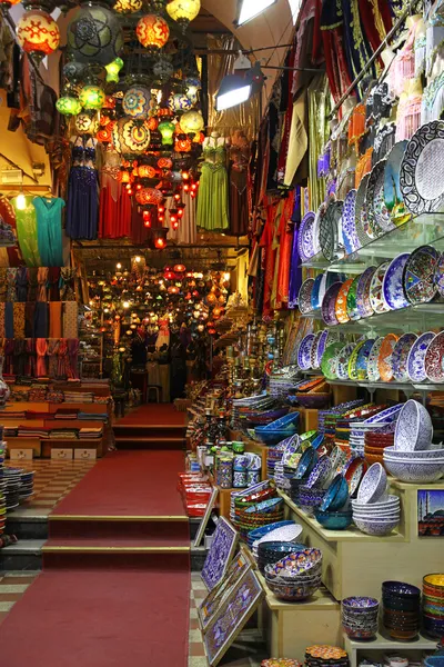 Grote bazaar winkels in istanbul — Stockfoto
