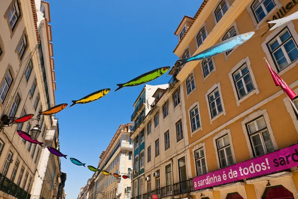Gatorna dekorerad med sardiner under Lissabon festival — Stockfoto