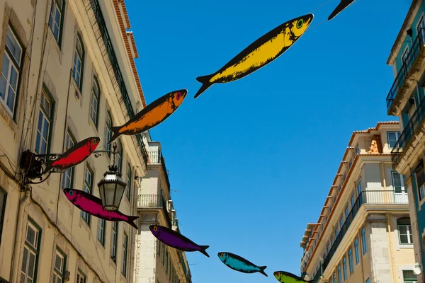 Rues décorées de sardines pendant le Festival de Lisbonne — Photo