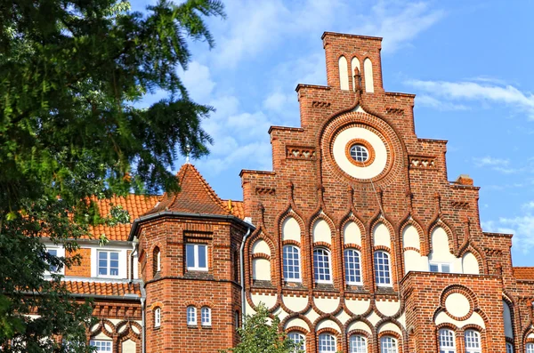 Fasada stary niemiecki dom mieszkalny w miejscowości Lubeka — Zdjęcie stockowe