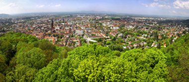 Panoramik kenti Freiburg im Breisgau, Almanya