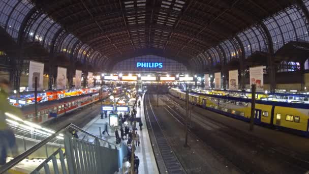 Hamburgo Hauptbahnhof - estación central de tren en Hamburgo, Alemania — Vídeo de stock