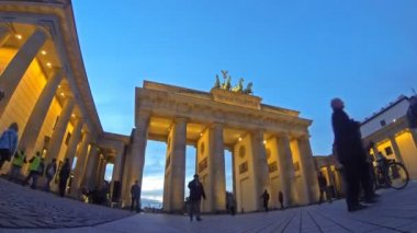 Brandenburg Kapısı Berlin, Almanya (zaman atlamalı)