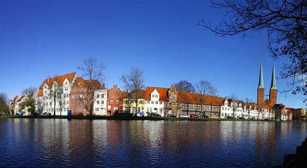 Horisonten av den medeltida staden Lübeck, Tyskland — Stockfoto