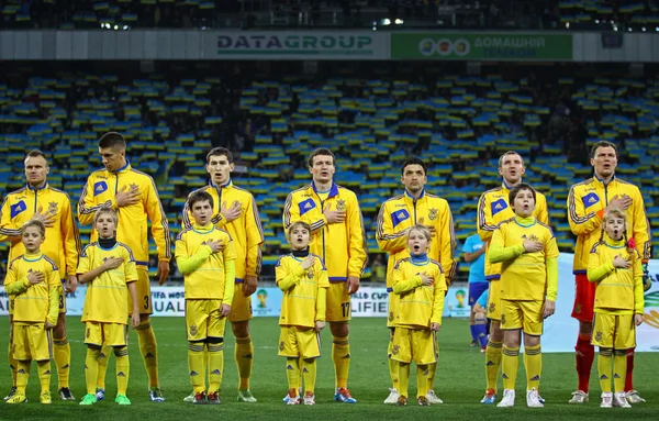 Ukrajina národní fotbalový tým hráči Poslouchejte národní prašn — 图库照片