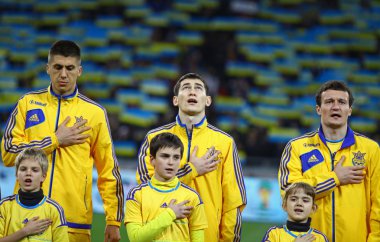 Ukrayna Millî Futbol Takımı oyuncuları Milli uyanmışsın dinle