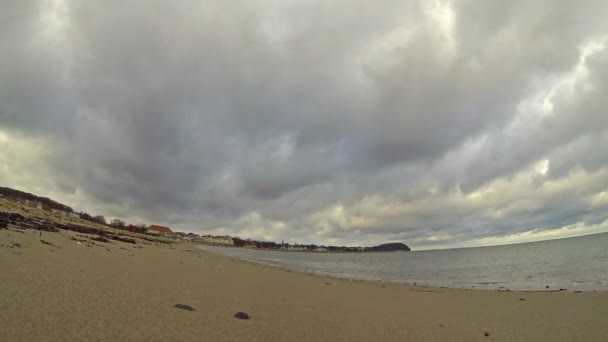 A tengerparti üdülőhely travemuende, Németország (Időközű Beach) — Stock videók