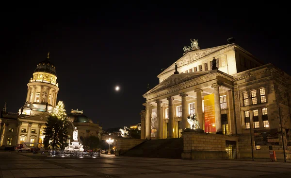 Praça Gendarmenmarkt à noite, Berlim, Alemanha — Fotografia de Stock