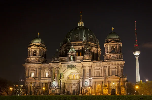 在晚上的柏林大教堂。柏林德国 — 图库照片