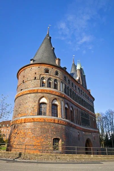 Holsten Gate в старом городе Любек, Германия — стоковое фото