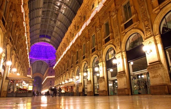 Galleria Vittorio Emanuele shopping Center em Milão, Itália — Fotografia de Stock
