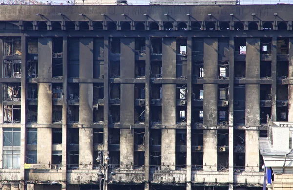Związków zawodowych, budynek po ogień podczas antyrządowych p — Zdjęcie stockowe