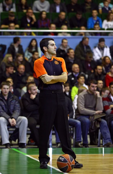 Basketbal rozhodčí v akci — Stock fotografie