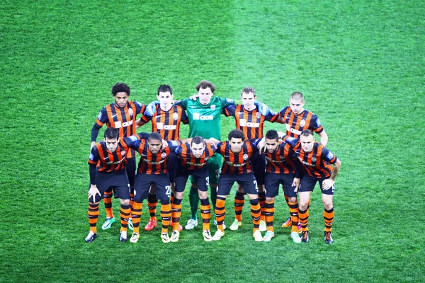 FC Shakhtar Donetsk team pose for a group photo — Stock Photo, Image