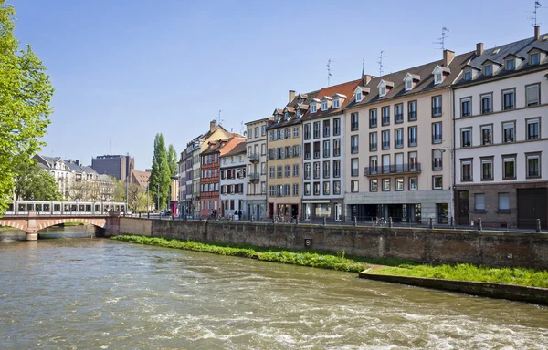 Embankment of Ill river en Estrasburgo, Francia —  Fotos de Stock