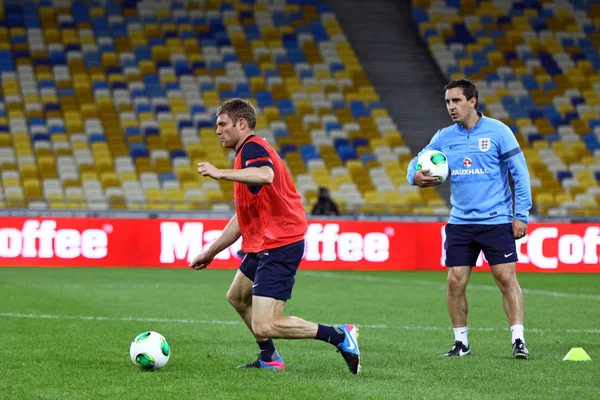 James Milner and coach Gary Neville of England — Stock Photo, Image