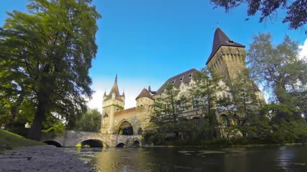 Vajdahunyad castle in Boedapest — Stockvideo