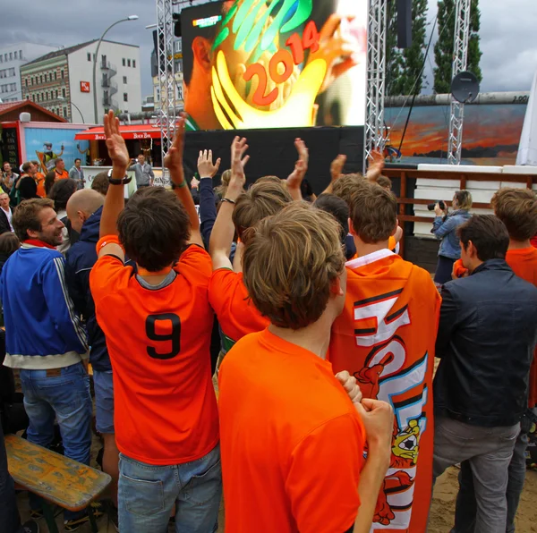 Fußballfans in den Niederlanden — Stockfoto