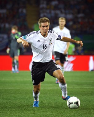Philipp lahm Niemiec kontroluje piłkę 