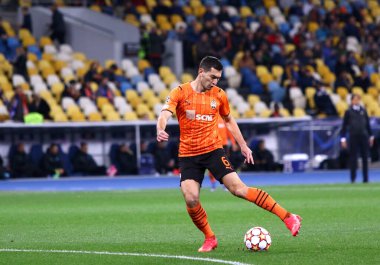 KYIV, UKRAINE - 28 Eylül 2021: UEFA Şampiyonlar Ligi maçı Shakhtar Donetsk - Internazionale. Shakhtar 'dan Taras Stepanenko. Kyiv 'deki NSC Olimpiyskyi Stadyumu