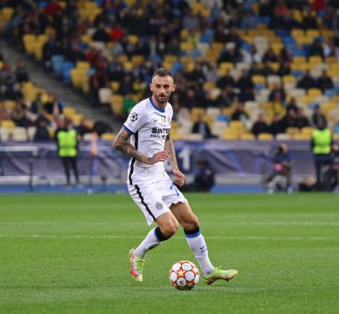 KYIV, UKRAINE - 28 Eylül 2021: UEFA Şampiyonlar Ligi maçı Shakhtar Donetsk - Internazionale. Inter 'den Marcelo Brozovic. Kyiv 'deki NSC Olimpiyskyi Stadyumu