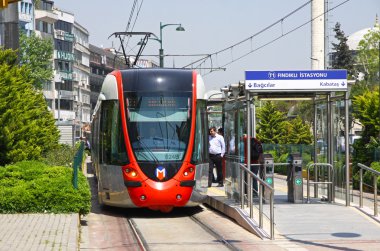 istanbul Caddesi üzerinde modern tramvay