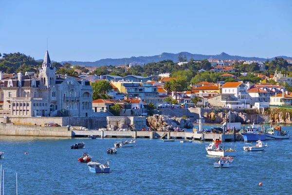 カスカイス湾 リスボン ポルトガル カスカイスはリスボン地区の自治体である 有名な観光地 左側のPalacio Sexas宮殿 別名Messe Cascais — ストック写真