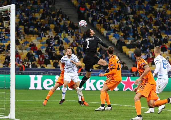 Kyiv Ukraine October 2020 Dynamo Kyiv White Juventus Orange Players — Stock Photo, Image