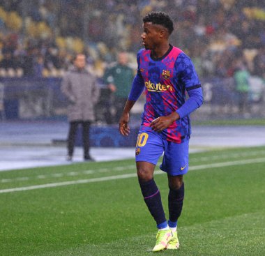 KYIV, UKRAINE - NOVEMBER 2, 2021: Kyiv 'deki NSC Olimpiyskyi Stadyumu' nda oynanan UEFA Şampiyonlar Ligi karşılaşmasında Barcelona 'lı Ansu Fati ile karşılaşacak. Fati sayı yaptı. Barcelona 1-0 kazandı.