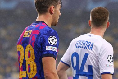 KYIV, UKRAINE - NOVEMBER 2, 2021: Kyiv 'deki NSC Olimpiyskyi stadyumunda oynanan UEFA Şampiyonlar Ligi maçında Nico Gonzalez formasının ayrıntıları. Barcelona 1-0 kazandı.