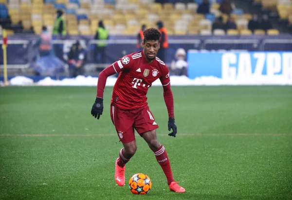 KYIV, UKRAINE - NOVEMBER 23, 2021: Kyiv 'deki NSC Olimpiyskyi Stadyumu' nda oynanan UEFA Şampiyonlar Ligi karşılaşmasında Kingsley Coman görev başında. Bayern Munchen 2-1 kazandı.