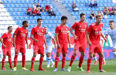 Kyiv, Ukrayna - 14 Eylül 2021: UEFA Gençlik Ligi maçında UEFA Dinamo Kyiv U19 ile Ukrayna 'nın başkenti Kyiv' deki Valeriy Lobanovskiy Stadyumu 'nda oynanan karşılaşma sırasında Benfica U19 oyuncusu