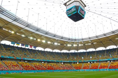 BUCHAREST, ROMANIA - 21 Haziran 2021: UEFA EURO 2020 Ukrayna-Avusturya maçı sırasında Bükreş Ulusal Arena stadyumunun panoramik manzarası