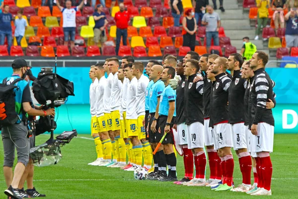 Bucharest Roménia Junho 2021 Jogadores Ucranianos Austríacos Ouvem Hinos Nacionais — Fotografia de Stock