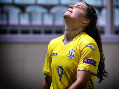 KYIV, UKRAINE - 23 Ekim 2020: UEFA Kadınlar EURO 2022 Kyiv 'deki Obolon Arena' da Ukrayna - İrlanda maçı. Nikol Kozlova (#9, UKR)