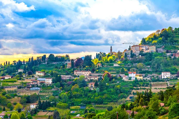 Festői Légi Kilátást Tavaszi Kilátás Szélén Bergamo Város Lombardia Tartomány — Stock Fotó