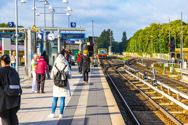 Berlin Germany September 2019 People Waiting Train Berlin Charlottenburg Railway — Stock Photo, Image