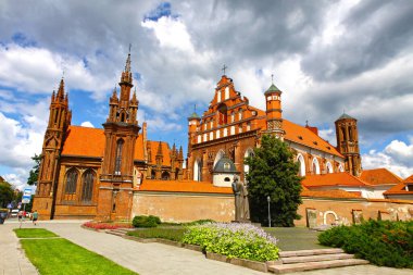 St. Anne's Church (Lithuanian: Sv. Onos baznycia) on left and Church of St. Francis and St. Bernard (aka Bernardine Church) on right. Famous Roman Catholic churches in Vilnius Old Town, Lithuania