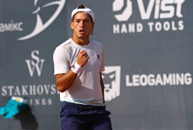 KYIV, UKRAINE - SEPTEMBER 7, 2021: Arjantinli Sebastian BAEZ, Ukraynalı Illya BELOBORODKO 'ya karşı Ukraynalı Kyiv Tenis Parkı' nda oynanan ATP Challenger Kyiv Open maçında kazandığı puandan sonra tepki gösterdi.