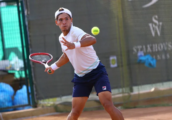 KYIV, UKRAINE - 7 Eylül 2021: Arjantinli Sebastian BAEZ ATP Challenger Kyiv Open maçında Ukraynalı Illya BELOBORODKO 'ya karşı Kyiv Tenis Parkı' nda oynuyordu