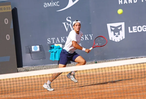 KYIV, UKRAINE - 7 Eylül 2021: Arjantinli Sebastian BAEZ ATP Challenger Kyiv Open maçında Ukraynalı Illya BELOBORODKO 'ya karşı Kyiv Tenis Parkı' nda oynuyordu