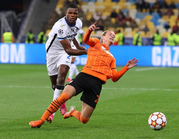 KYIV, UKRAINE - SEPTEMBER 28, 2021: UEFA Champions League game Shakhtar Donetsk v Internazionale. Mykhailo Mudryk (Shakhtar) and Denzel Dumfries (Inter). NSC Olimpiyskyi stadium in Kyiv