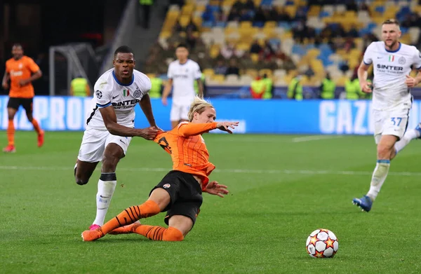 KYIV, UKRAINE - SEPTEMBER 28, 2021: UEFA Champions League game Shakhtar Donetsk v Internazionale. Mykhailo Mudryk (Shakhtar) and Denzel Dumfries (Inter). NSC Olimpiyskyi stadium in Kyiv