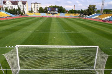 Uzhhorod, Ukrayna - 29 Ağustos 2022: VBET Ukrayna Premier Ligi maçı sırasında Uzhhorod 'daki Avanhard Stadyumu futbol sahası Metalist Harkiv ve Inhulet' ler. Seyirciler için kapasitesi 12000 koltuk