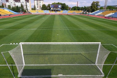 Uzhhorod, Ukrayna - 29 Ağustos 2022: VBET Ukrayna Premier Ligi maçı sırasında Uzhhorod 'daki Avanhard Stadyumu' nun panoramik görüntüsü Metalist Harkiv vs Inhulets. Kapasite 12000 izleyici