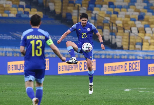 Kyiv Ukraine Marca 2021 Marat Bystrov Kazachstanu Kontroluje Piłkę Podczas — Zdjęcie stockowe
