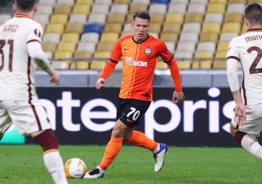 KYIV, UKRAINE - 18 Mart 2021: Shakhtar Donetsk 'li Yevhen Konoplyanka UEFA Avrupa Ligi maçında UEFA' nın UEFA Olimpiyskyi 'deki NSC Olimpiyskyi Stadyumu' nda Roma 'ya karşı oynuyordu. Roma 2-1 kazandı