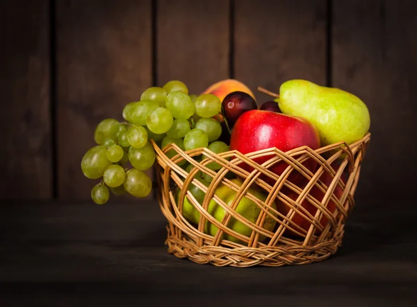 Basket of fruits — Stock Photo, Image