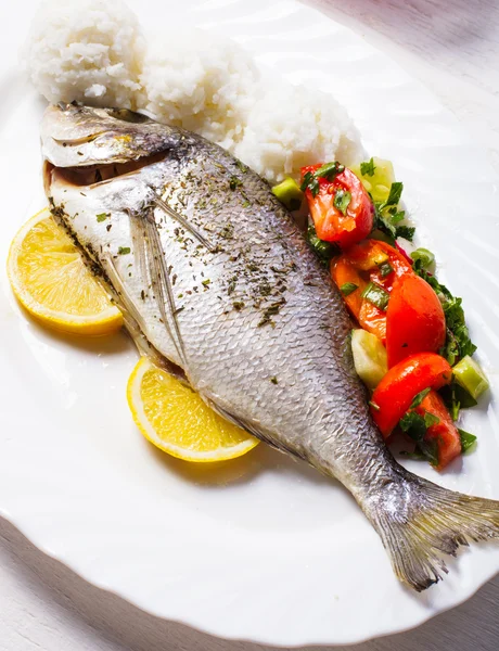 Pescado Dorado al horno — Foto de Stock