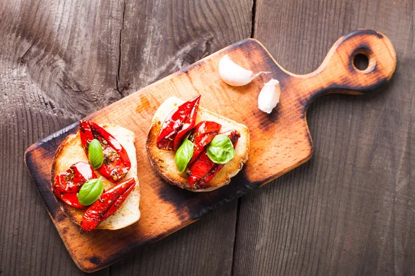 Bruschetta med solen torkade tomater — Stockfoto